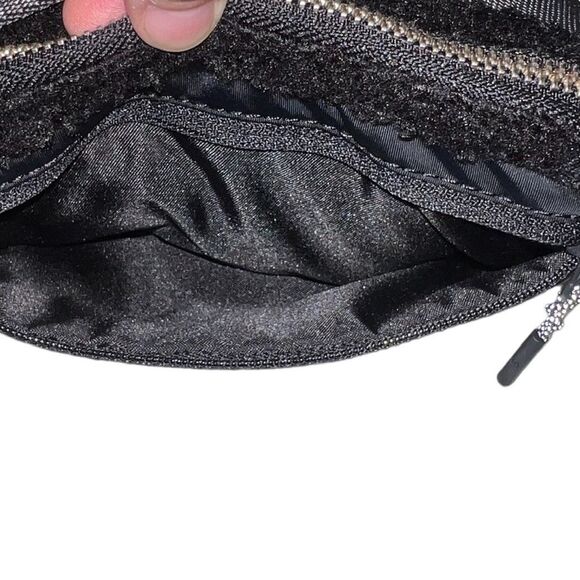 Lululemon NWT Everywhere Belt Bag Fleece Black & Silver Hardware OG 2021 Version - Picture 7 of 12
